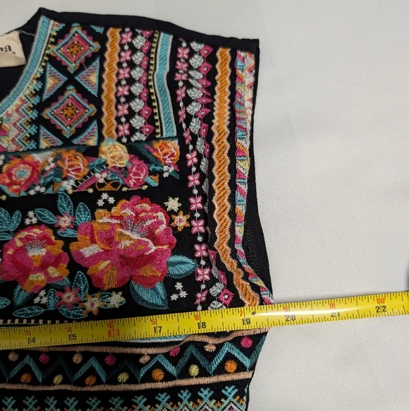 Savanna Jane Black Floral Embroidered Cap Sleeve Top Size Small - Picture 9 of 10